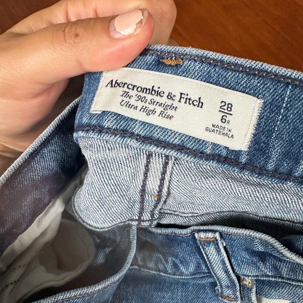 A&F The 90s Straight Ultra High Rise Jeans - Picture 3 of 3